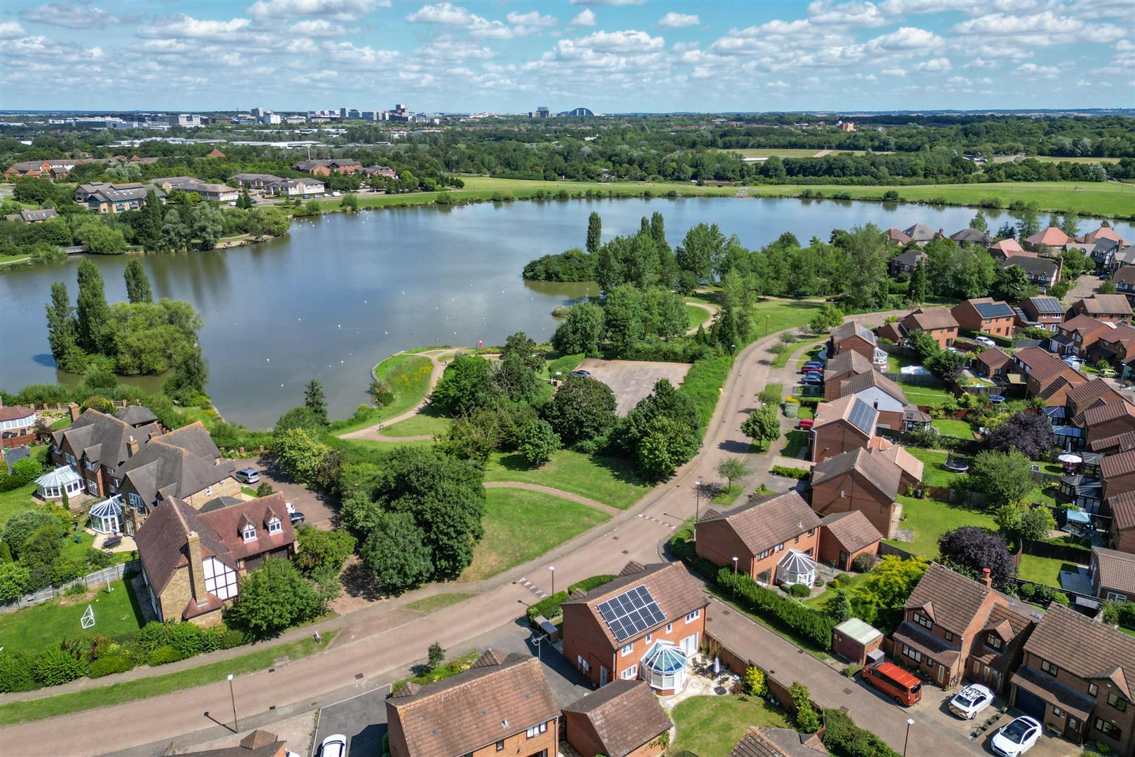3 bed property in Braybrooke Drive, Milton Keynes